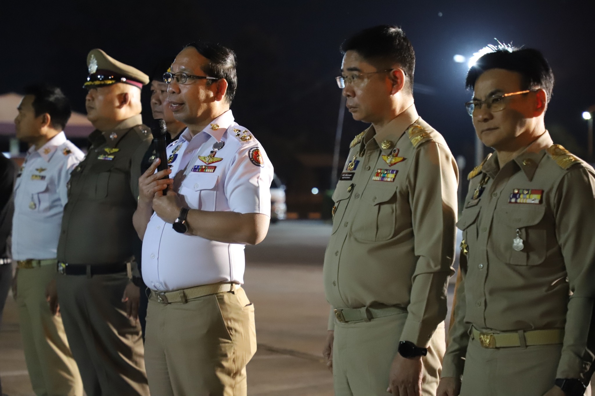 จังหวัดตาก ร่วมกับองค์การบริหารส่วนจังหวัดตาก อปท.ในพื้นที่ อำนวยความสะดวกประชาชน เดินทางไปกราบถวายบังคมพระบรมศพ สมเด็จพระนางเจ้าสิริกิติ์ พระบรมราชินีนาถ พระบรมราชชนนีพันปีหลวง