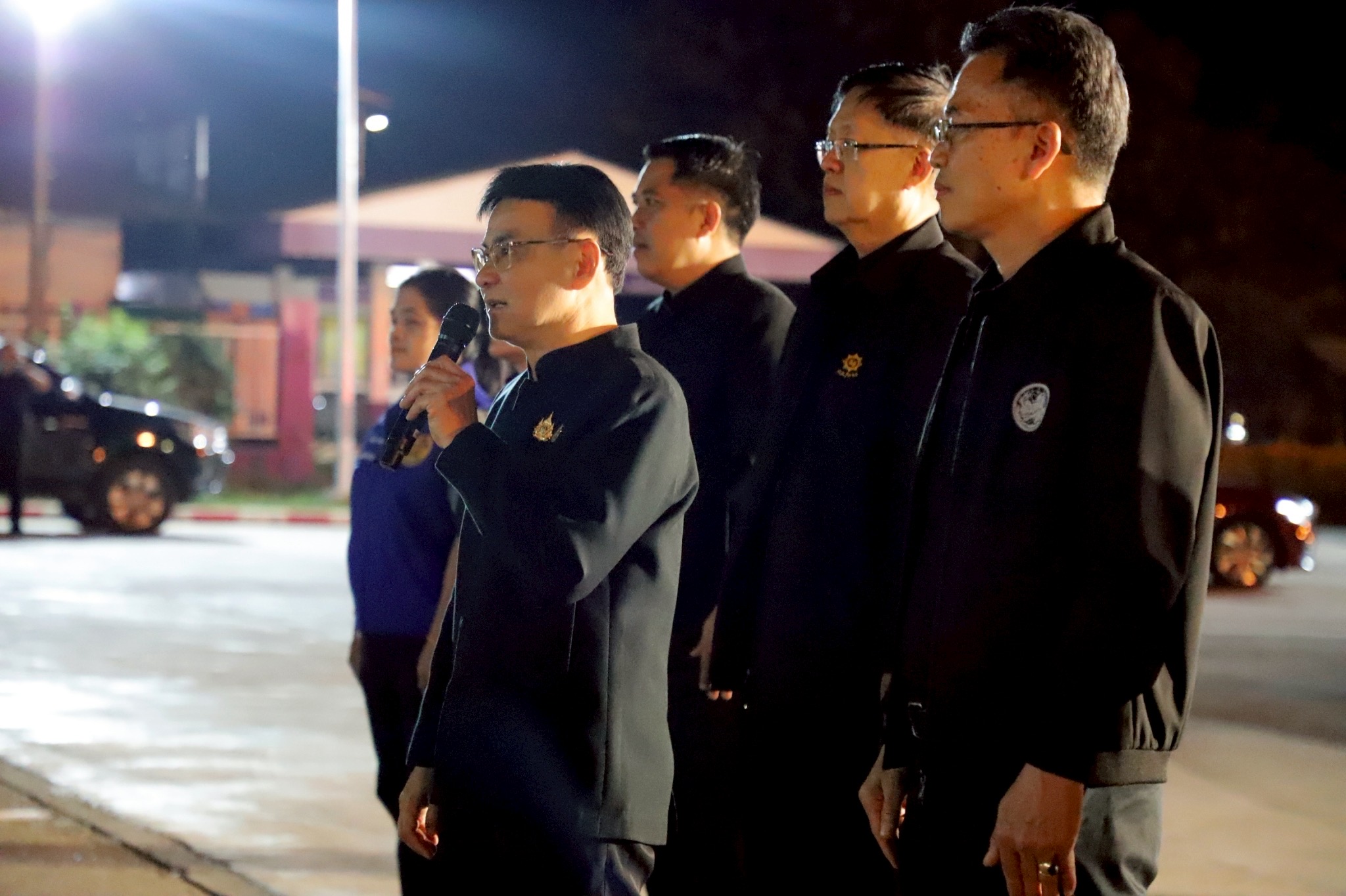 จังหวัดตาก ร่วมกับองค์การบริหารส่วนจังหวัดตาก อปท.ในพื้นที่ อำนวยความสะดวกประชาชน เดินทางไปกราบถวายบังคมพระบรมศพ สมเด็จพระนางเจ้าสิริกิติ์ พระบรมราชินีนาถ พระบรมราชชนนีพันปีหลวง