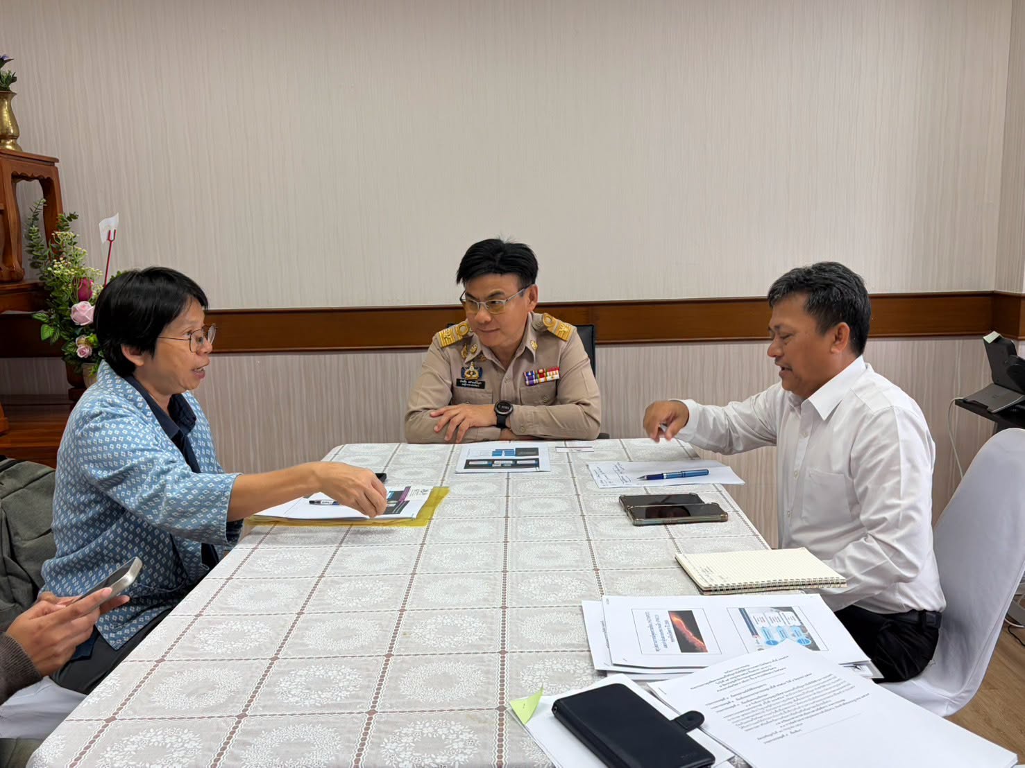 คณะสังคมศาสตร์ มช. เข้าพบรองผู้ว่าฯ ตาก หารือนำงานวิจัยประยุกต์ใช้ แก้ปัญหาไฟป่า หมอกควัน และ PM 2.5