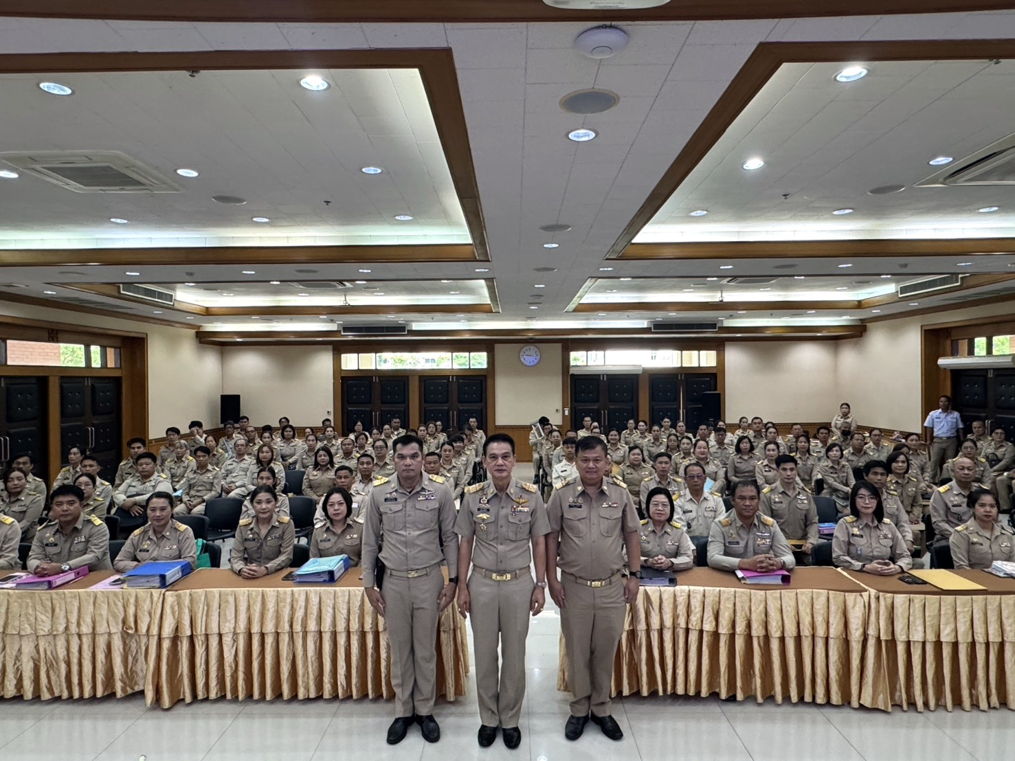 รองผู้ว่าฯ ตาก ร่วมเป็นเกียรติพร้อมมอบโอวาทผู้ผ่านการสรรหาให้ดำรงตำแหน่งสายงานผู้บริหาร อปท.